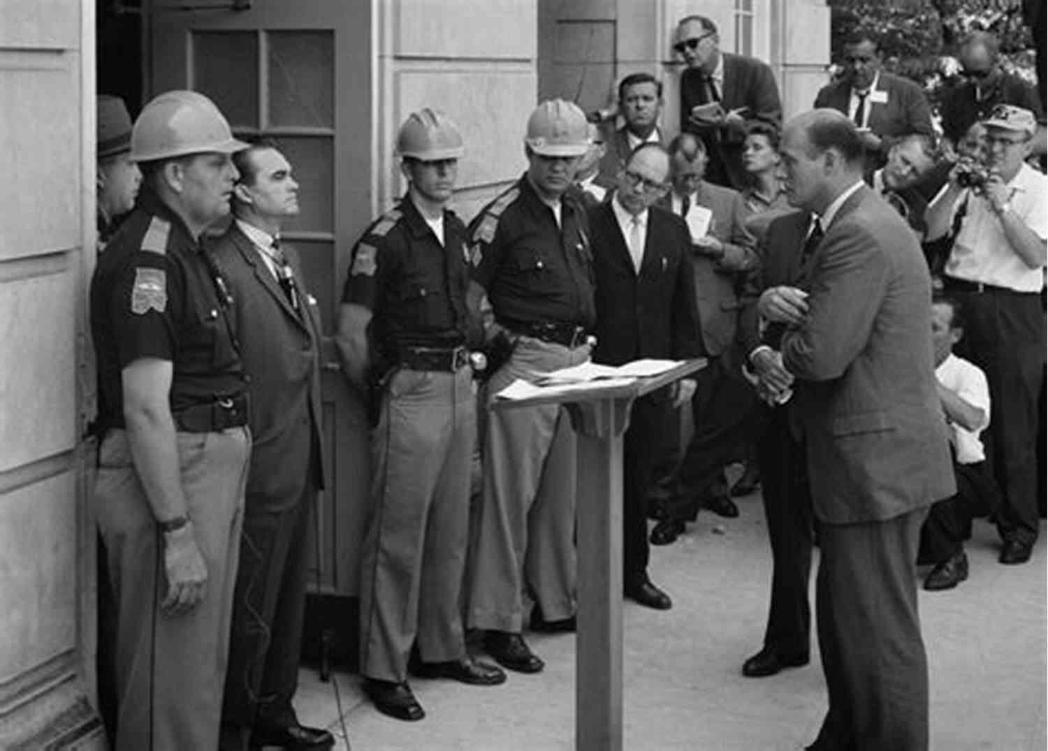 George Wallace Blocking The Entrance To The University Of Alabama Firing Point George Wallace