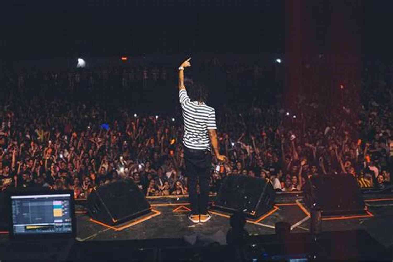 The Power Of Live Rap Performances The Rap Guide: How To Become A Successful Indie Rapper (Volume 1)