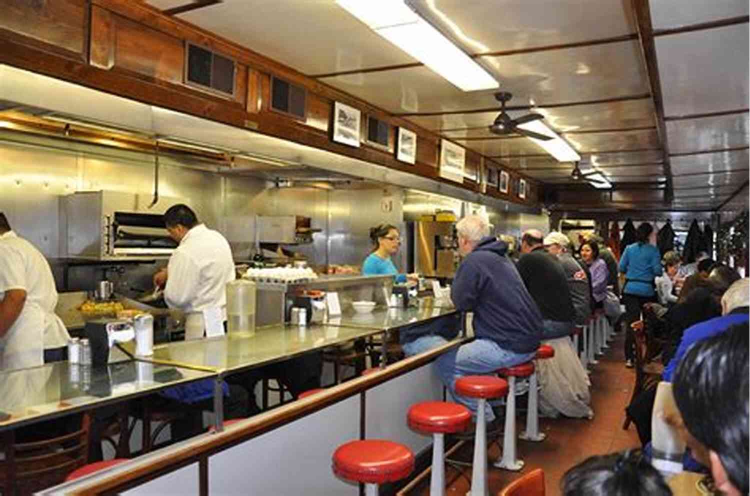 The Cozy Atmosphere Of A Massachusetts Diner Six Little Diners An Aspie Girl In Massachusetts (Diner Short Story Mysteries 6)