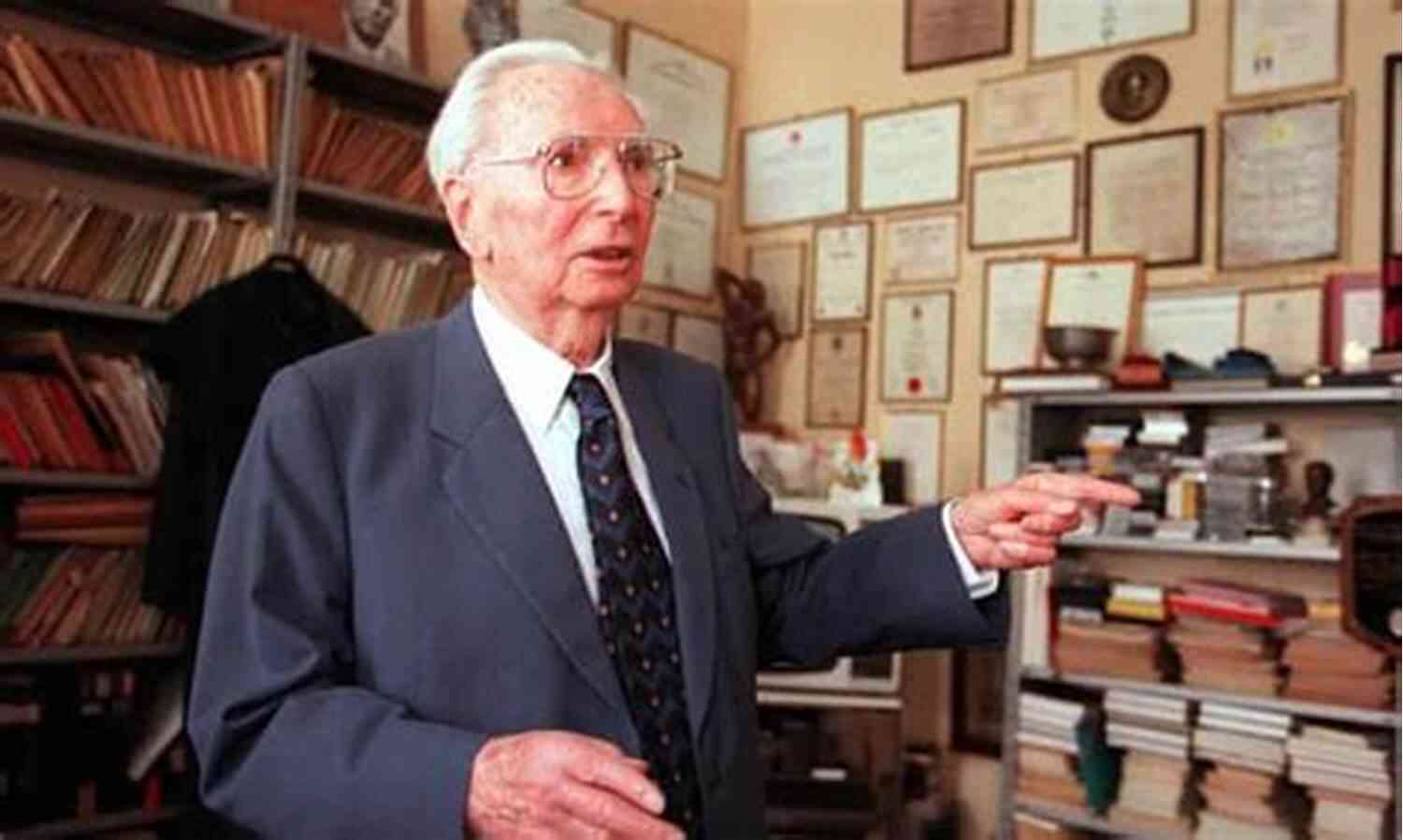 Viktor Frankl Auschwitz Survivor And Renowned Psychologist Man S Search For Meaning Viktor E Frankl