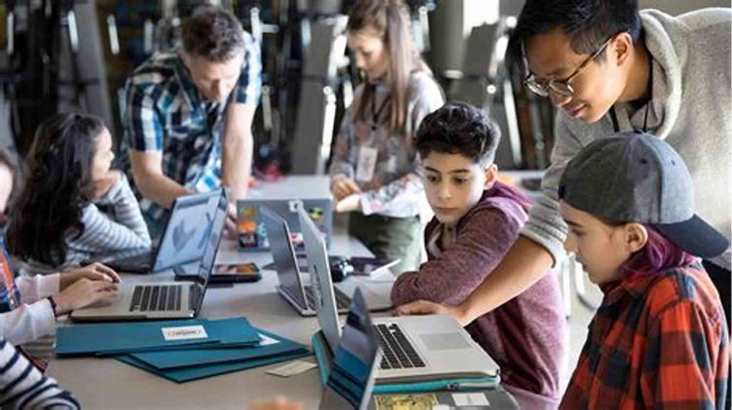 Students Collaborating On Digital Devices Computational Thinking Meets Student Learning: Extending The ISTE Standards